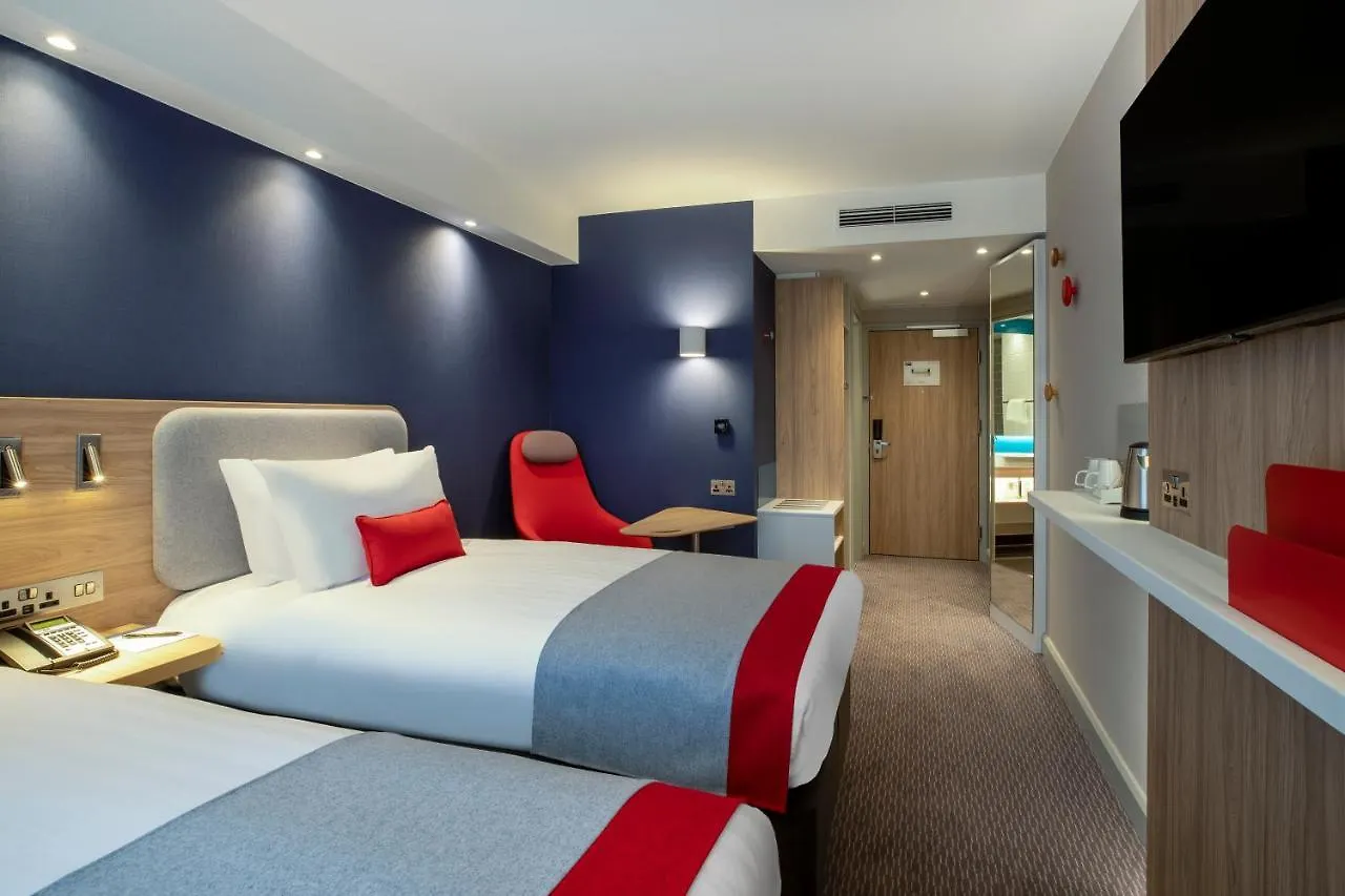 Holiday Inn Express Cambridge West - Cambourne By Ihg