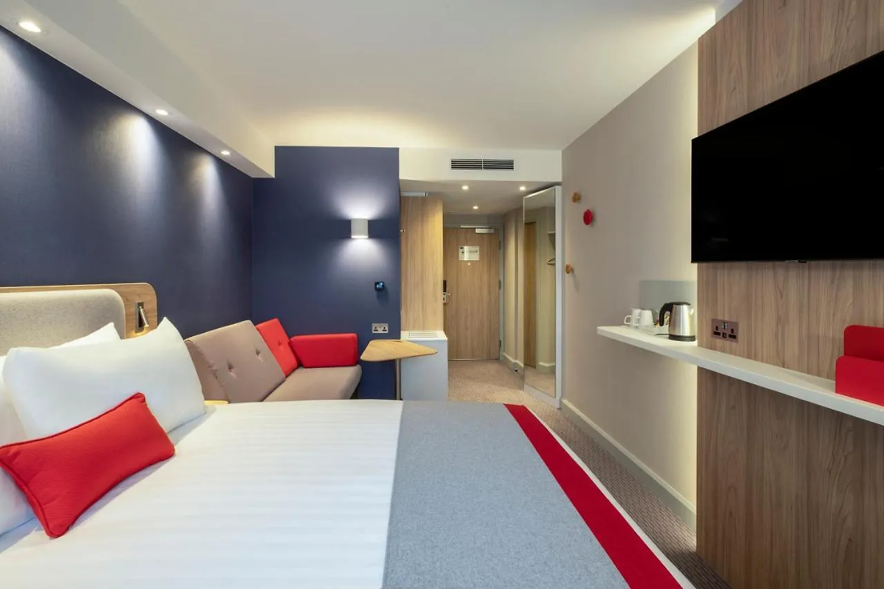 Holiday Inn Express Cambridge West - Cambourne By Ihg 3*,