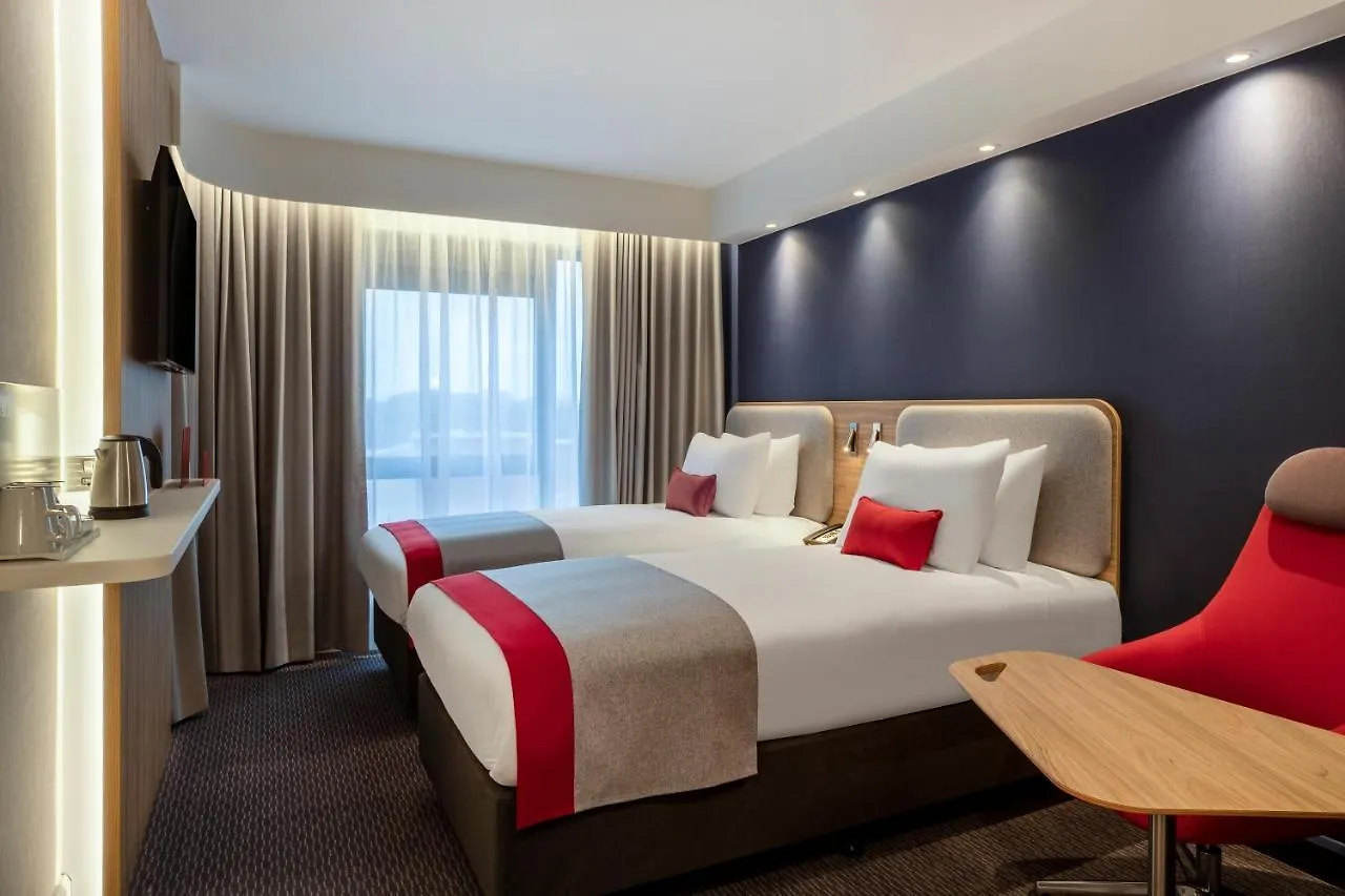 Holiday Inn Express Cambridge West - Cambourne By Ihg 3*,