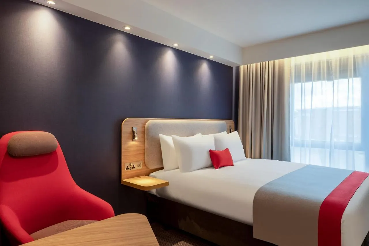 Holiday Inn Express Cambridge West - Cambourne By Ihg Hotel