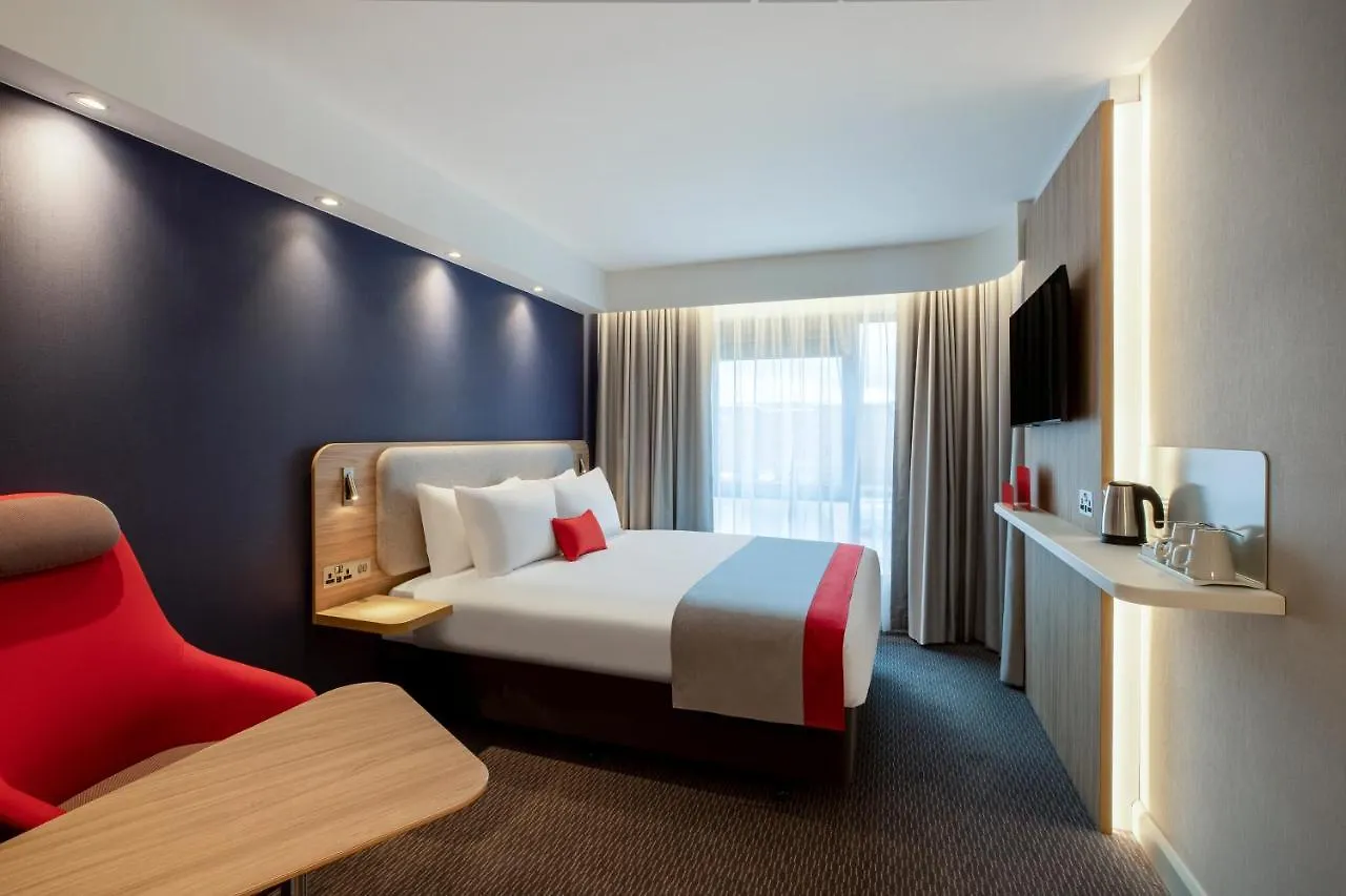 Holiday Inn Express Cambridge West - Cambourne By Ihg Hotel
