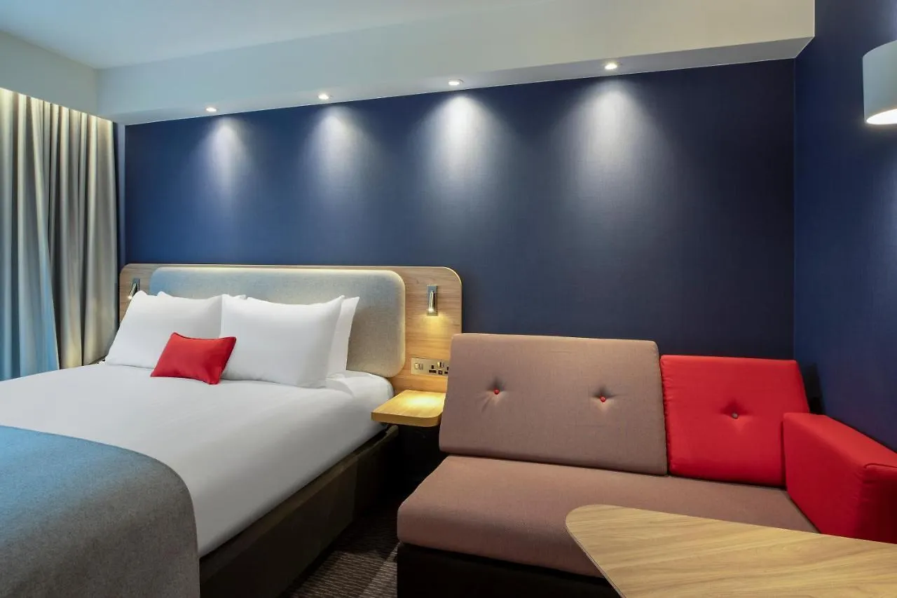 Holiday Inn Express Cambridge West - Cambourne By Ihg Hotel